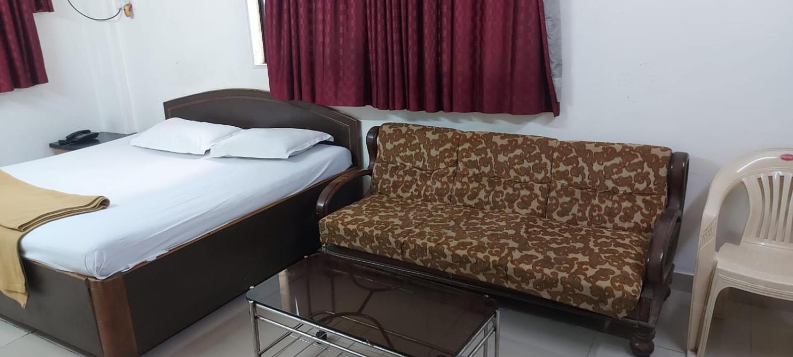 Glitz Hotels Sai Guest House - Nr Inorbit Mall Vashi นาวีมุมไบ ภายนอก รูปภาพ