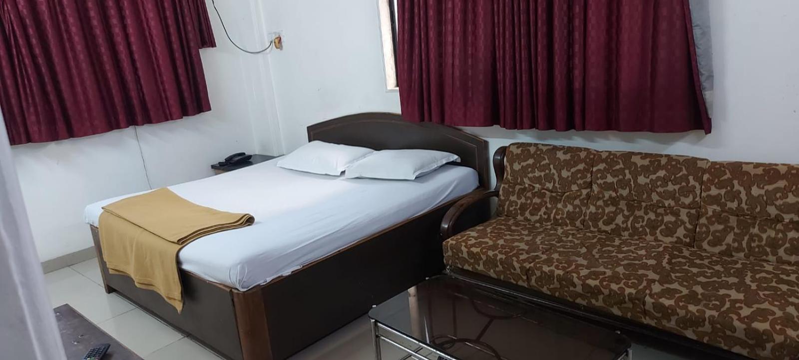 Glitz Hotels Sai Guest House - Nr Inorbit Mall Vashi นาวีมุมไบ ภายนอก รูปภาพ