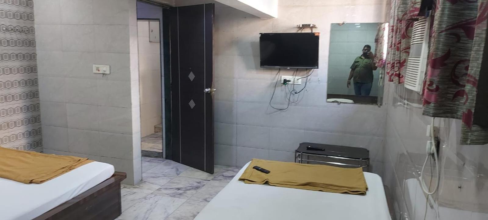 Glitz Hotels Sai Guest House - Nr Inorbit Mall Vashi นาวีมุมไบ ภายนอก รูปภาพ