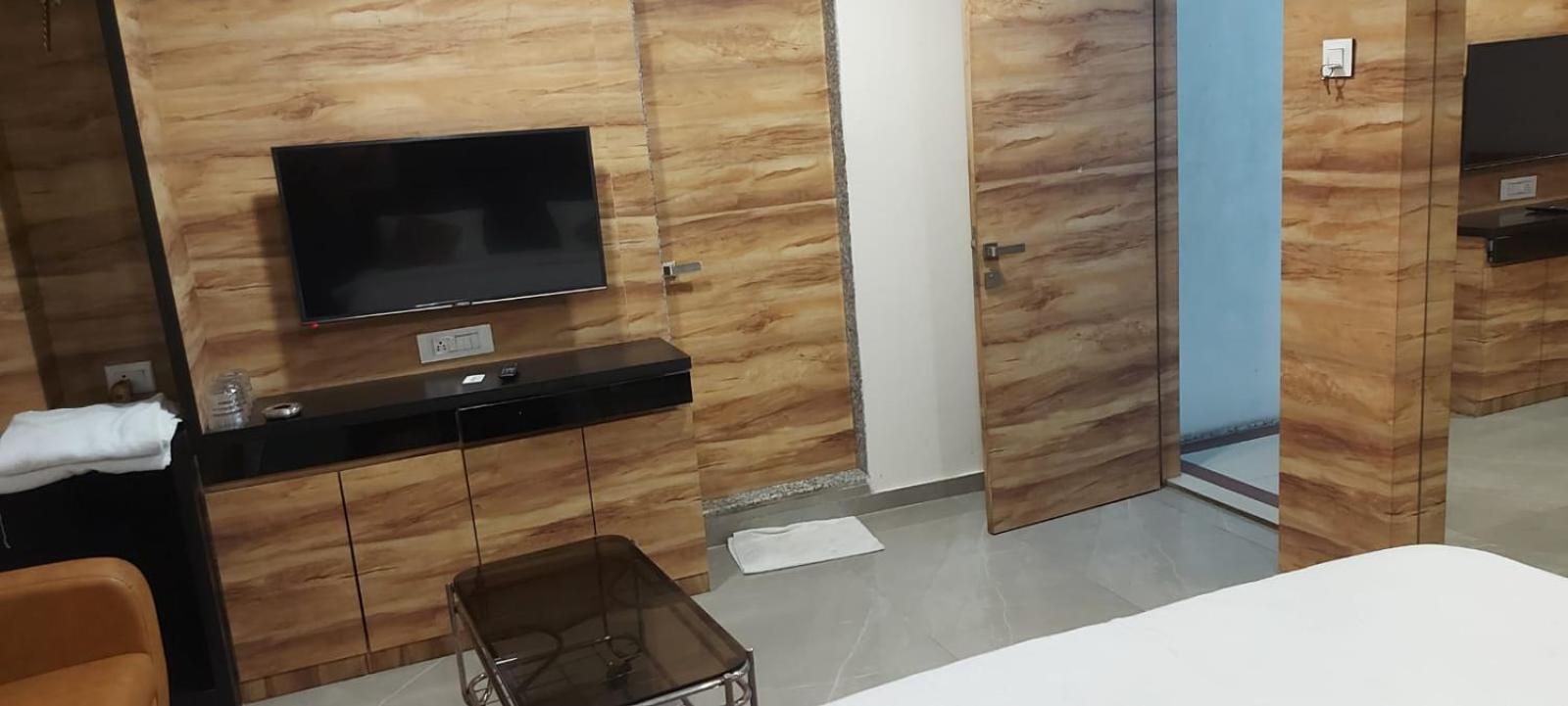 Glitz Hotels Sai Guest House - Nr Inorbit Mall Vashi นาวีมุมไบ ภายนอก รูปภาพ