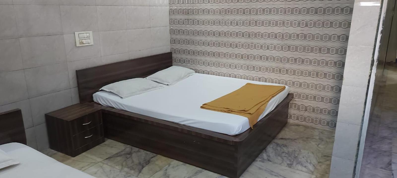 Glitz Hotels Sai Guest House - Nr Inorbit Mall Vashi นาวีมุมไบ ภายนอก รูปภาพ