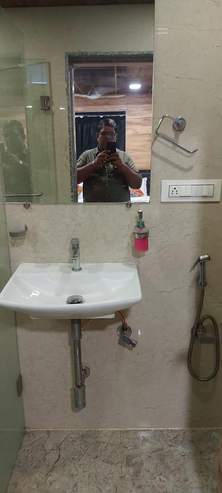 Glitz Hotels Sai Guest House - Nr Inorbit Mall Vashi นาวีมุมไบ ภายนอก รูปภาพ