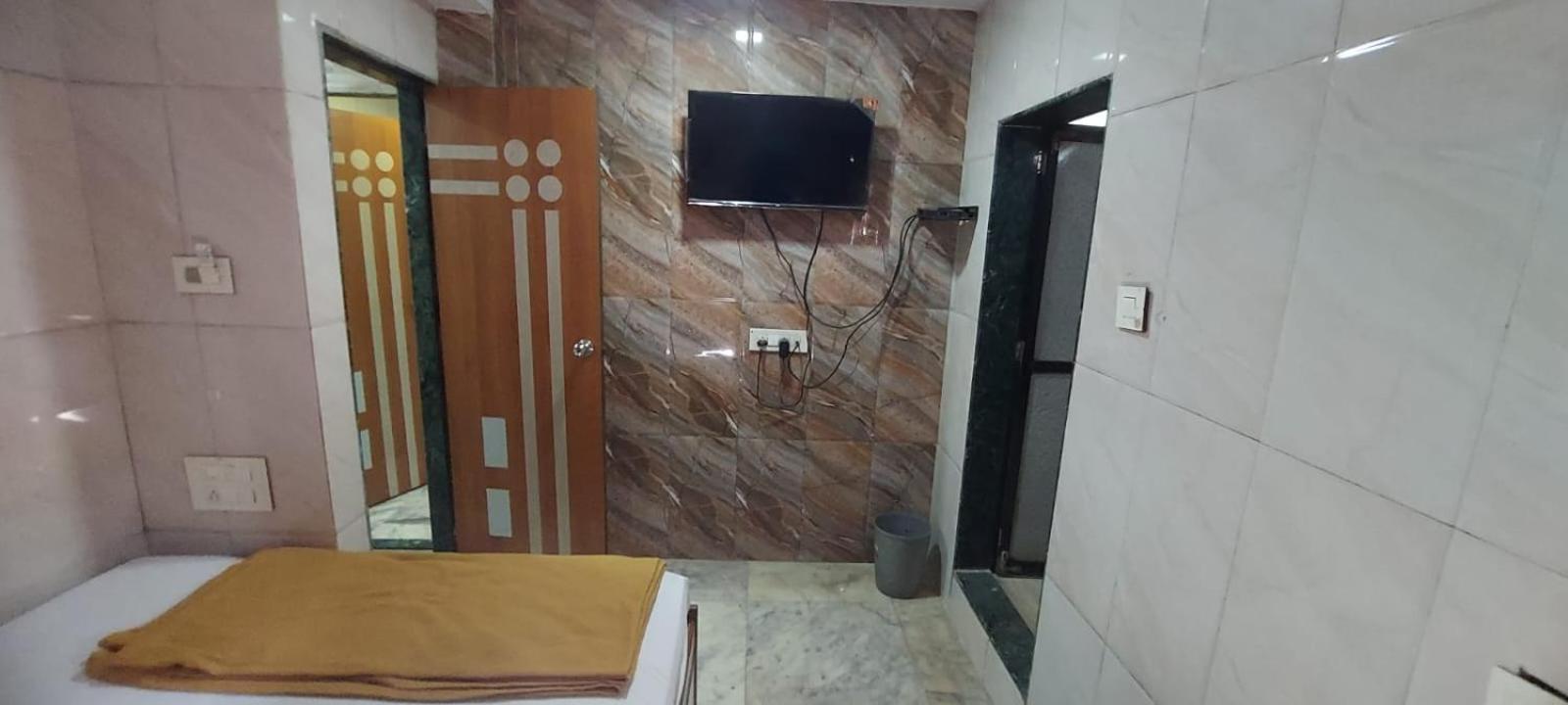 Glitz Hotels Sai Guest House - Nr Inorbit Mall Vashi นาวีมุมไบ ภายนอก รูปภาพ