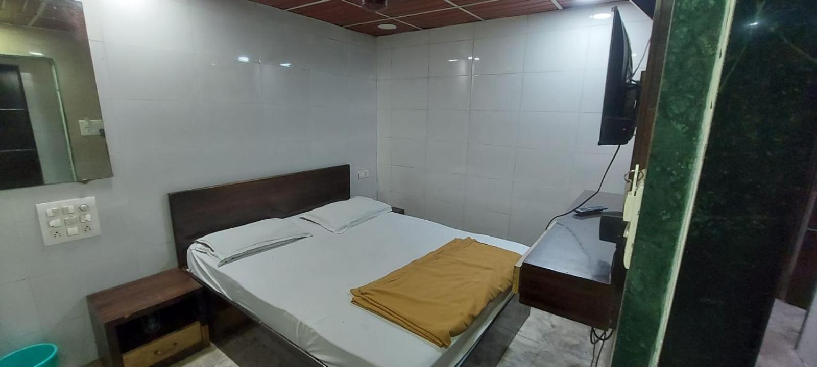 Glitz Hotels Sai Guest House - Nr Inorbit Mall Vashi นาวีมุมไบ ภายนอก รูปภาพ