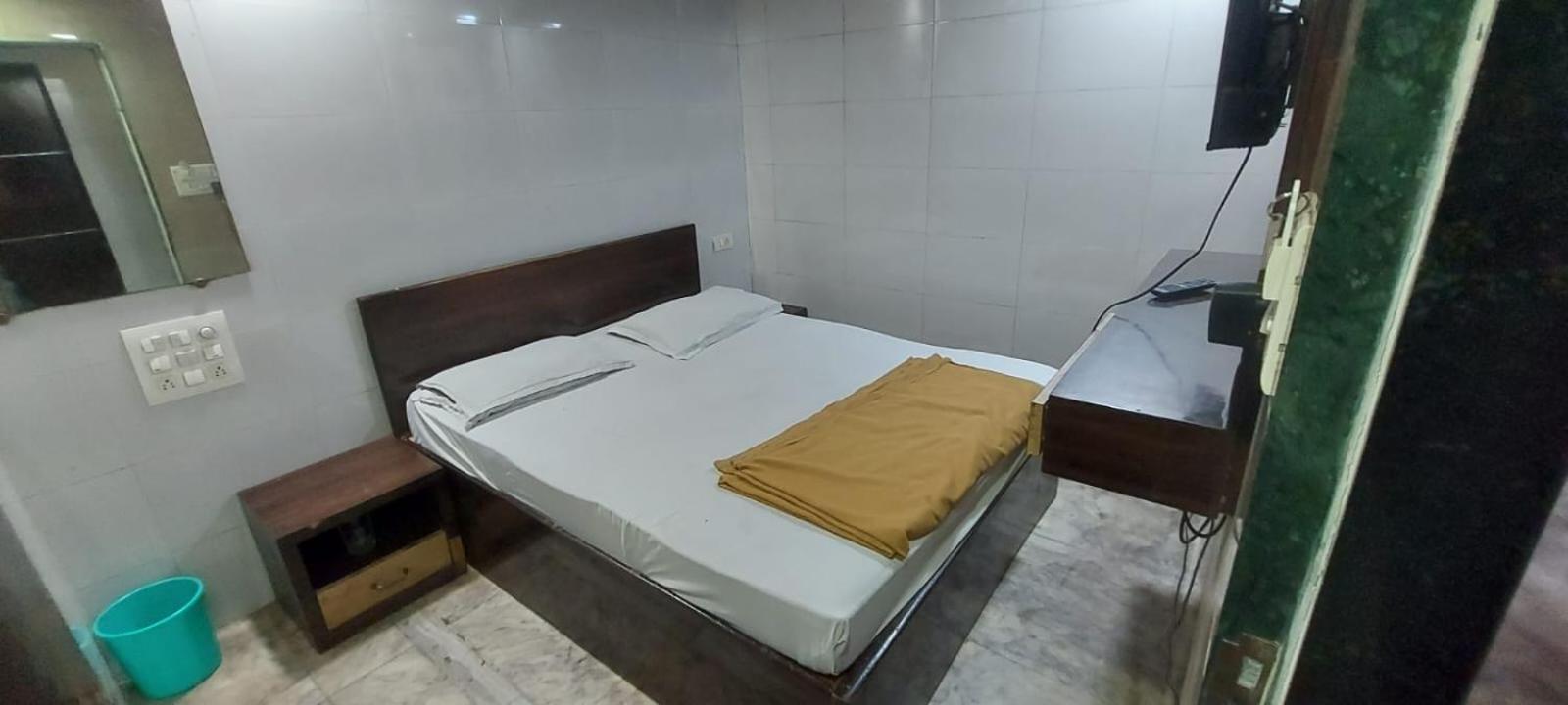 Glitz Hotels Sai Guest House - Nr Inorbit Mall Vashi นาวีมุมไบ ภายนอก รูปภาพ