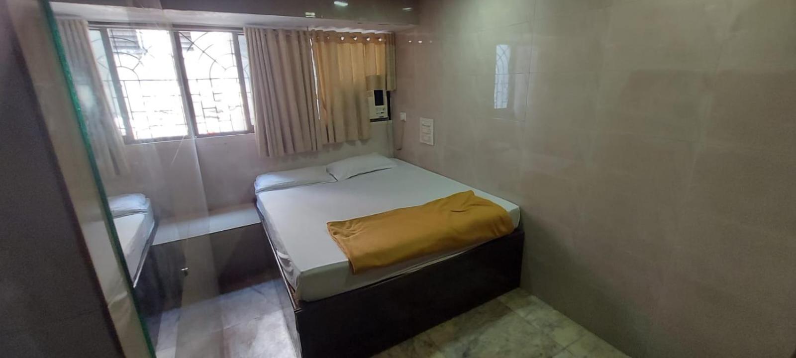 Glitz Hotels Sai Guest House - Nr Inorbit Mall Vashi นาวีมุมไบ ภายนอก รูปภาพ