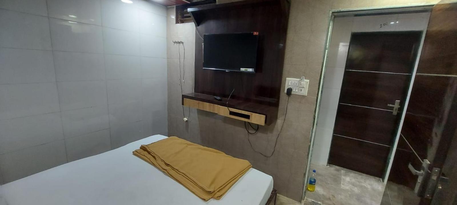 Glitz Hotels Sai Guest House - Nr Inorbit Mall Vashi นาวีมุมไบ ภายนอก รูปภาพ