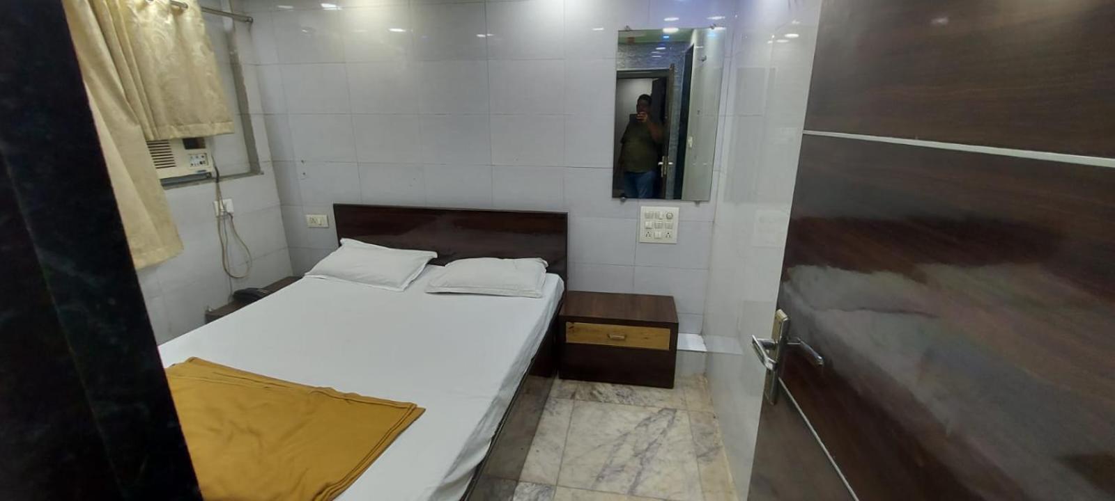Glitz Hotels Sai Guest House - Nr Inorbit Mall Vashi นาวีมุมไบ ภายนอก รูปภาพ