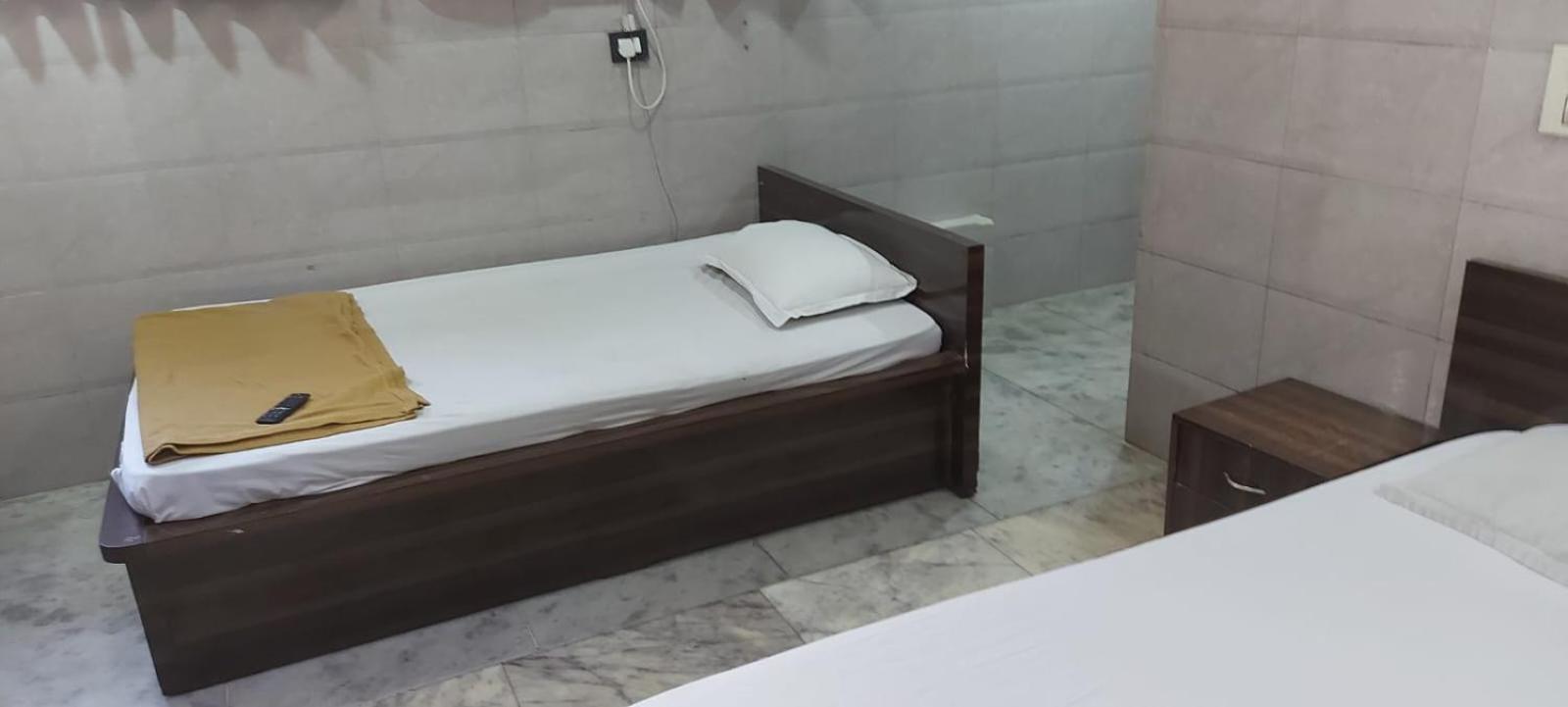 Glitz Hotels Sai Guest House - Nr Inorbit Mall Vashi นาวีมุมไบ ภายนอก รูปภาพ