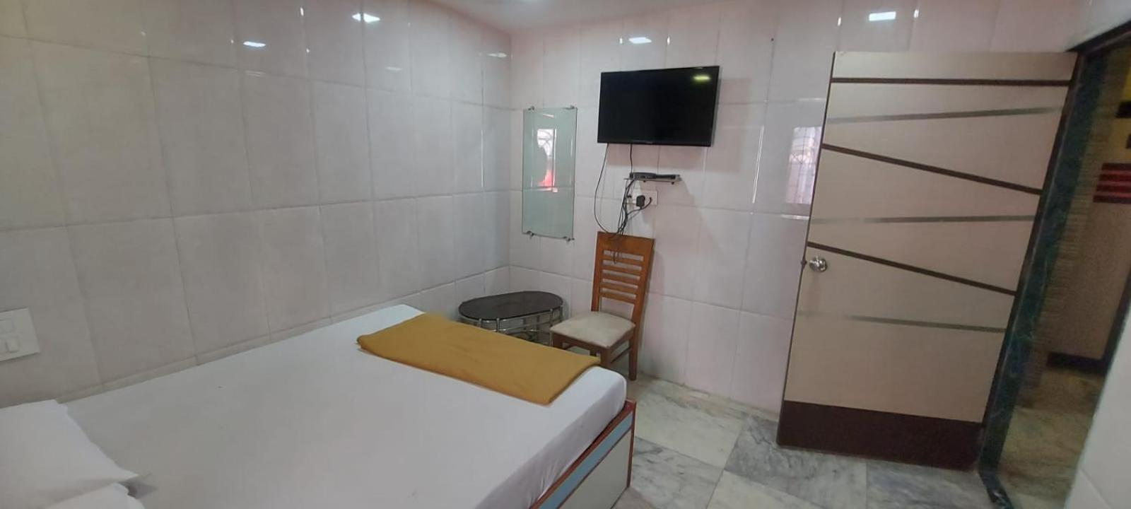 Glitz Hotels Sai Guest House - Nr Inorbit Mall Vashi นาวีมุมไบ ภายนอก รูปภาพ
